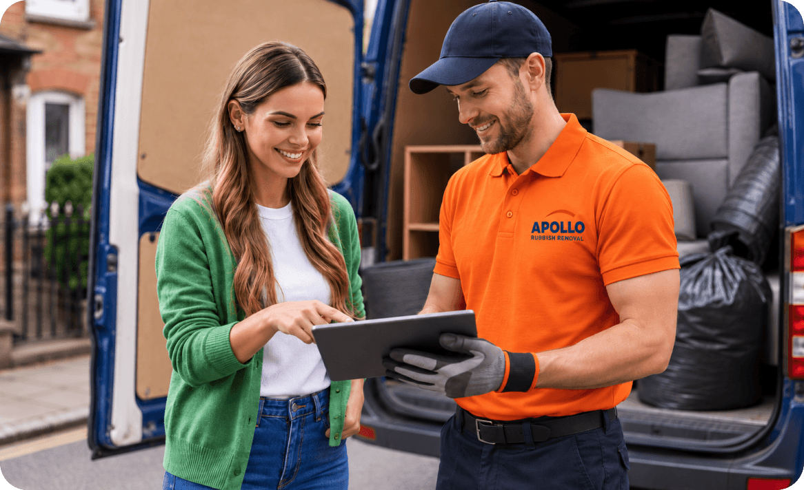 Customer agreeing a fixed price with an Apollo crew member